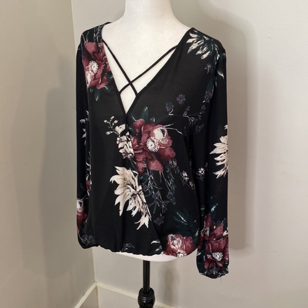 Dynamite‎ Floral Blouse